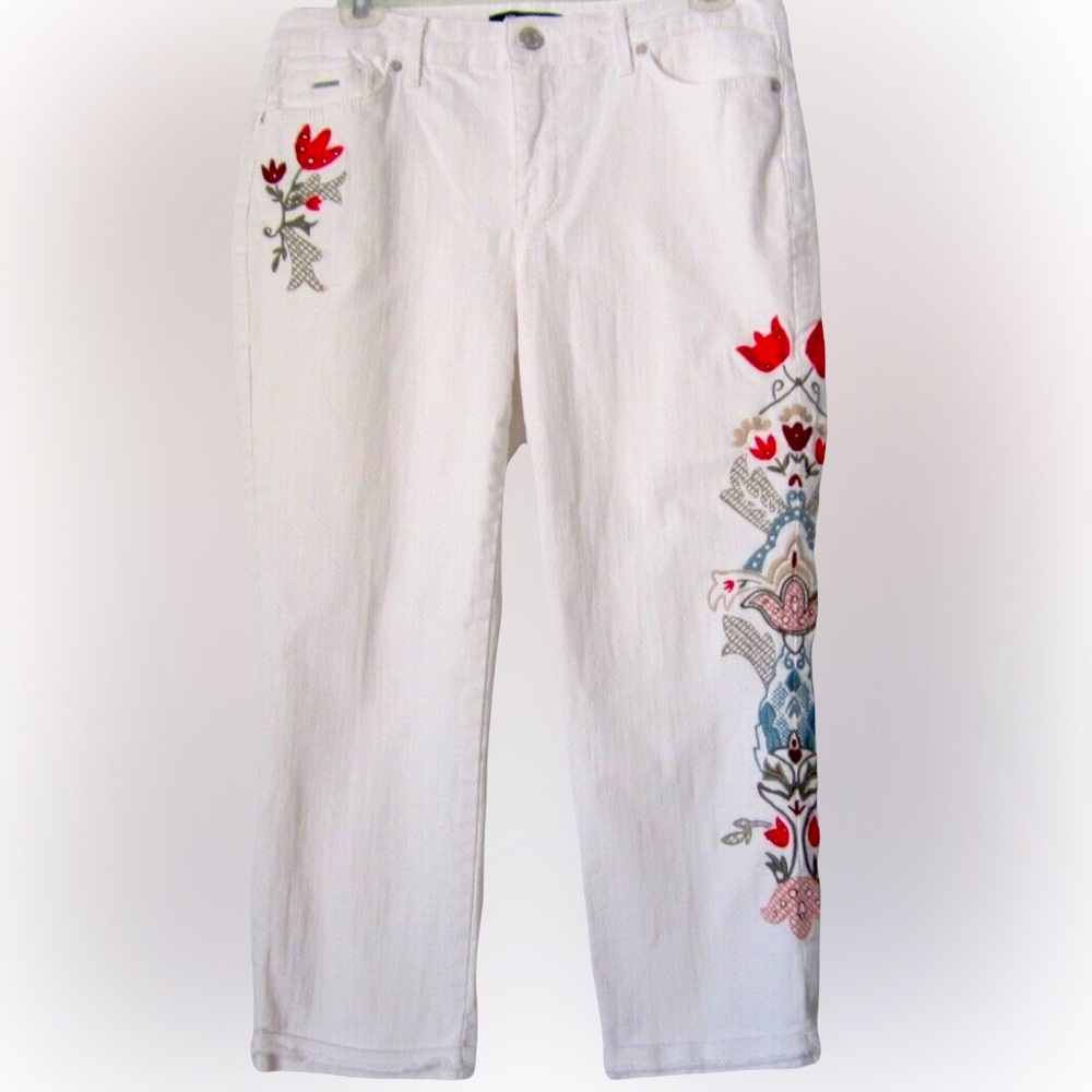 Nine West Americana Embroidered Floral Chrystie Capri Jeans, Great for Summer, 4